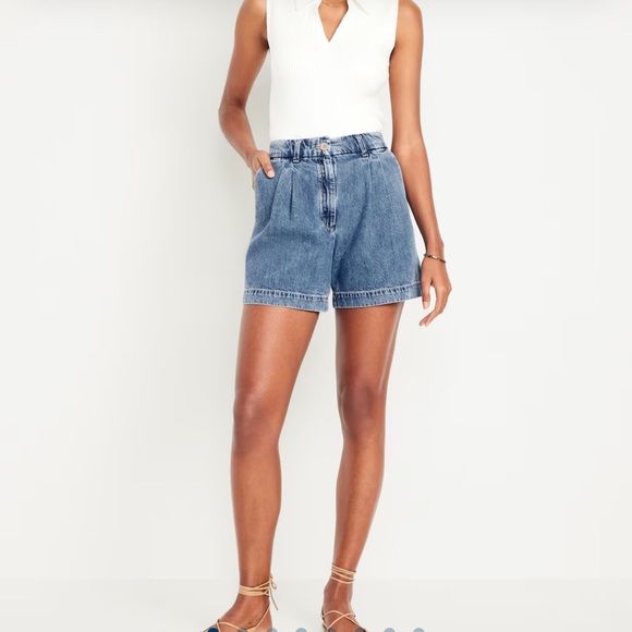 NWT OLD NAVY Extra High-Waisted Taylor Trouser Short5-inch inMedium Wash - Picture 2 of 9